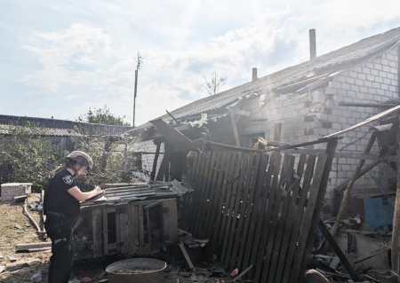 На Чернігівщині росіяни вдарили по будинках мирних мешканців прикордоння. ФОТО