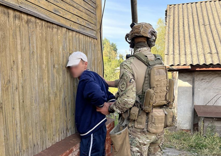 Хотів продати гранатомет та гранати: на Чернігівщині затримали чоловіка. ФОТО