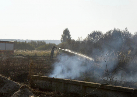 У роботі 25 одиниць техніки та 84 рятувальники: на Чернігівщині приборкують пожежу на торф’яниках 